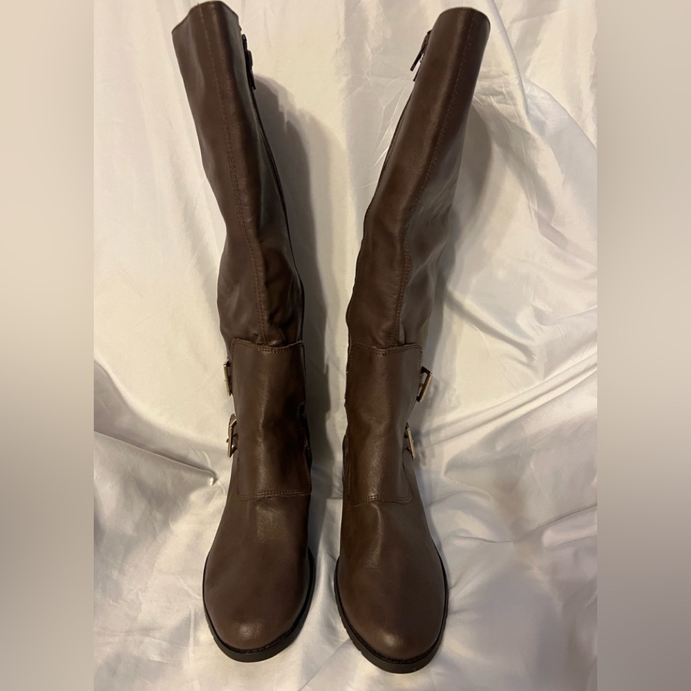 EUC Aerosoles knee high boots. Size 8 1/2 Women’s.